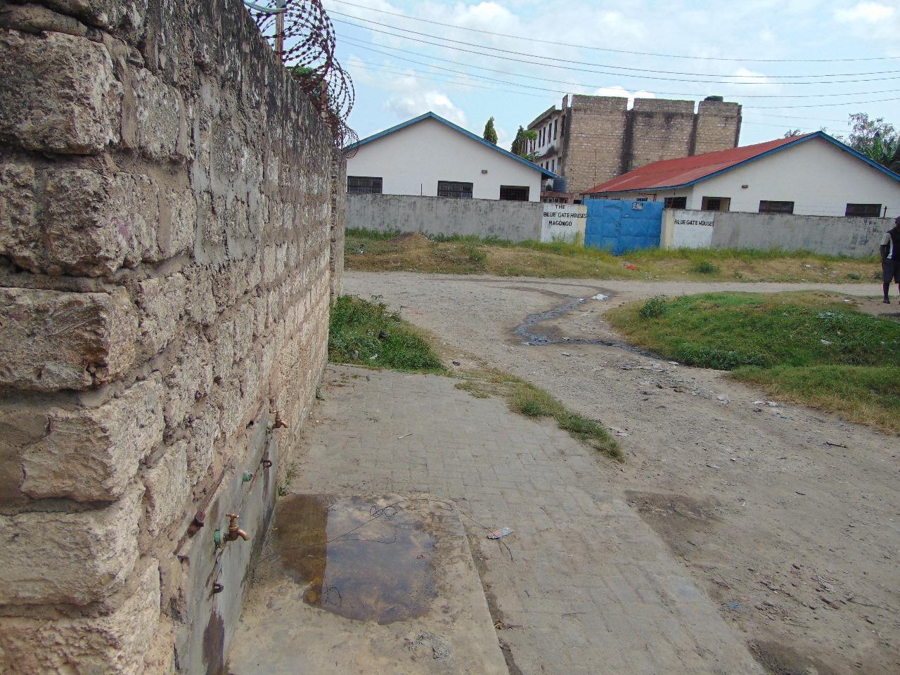 MAGONGO DEVELOPED PLOT FOR SALE WITH 1 MAIN HOUSE & 2 UNITS SERVANT QUATERS